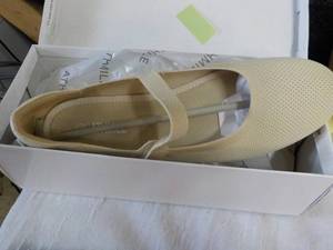 lot 270 image: Athmile Shoes size 10 ...