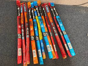 lot 171 image: 12 Jack Links Beef Sticks