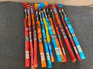 lot 172 image: 12 Jack Links Beef Sticks