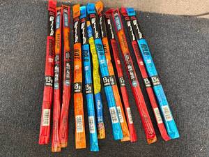 lot 176 image: 12 Jack Links Beef Sticks