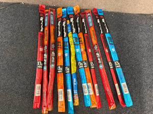 lot 177 image: 12 Jack Links Beef Sticks