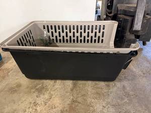 lot 3 image: XL Dog Kennel