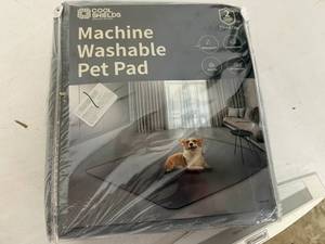 lot 44 image: Machine Washable Pet Bed