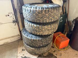 lot 01 image: 4 Used Goodyear Tires