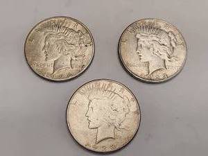 lot 4 image: Peace Silver Dollars