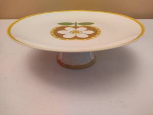 lot 44 image: Retro County Fair by JSC Cake Plate