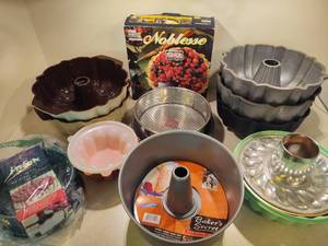 lot 137 image: Assorted Bakeware