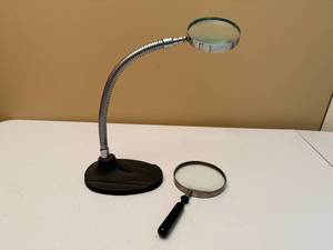 lot 89 image: Vintage Magnifying Glasses