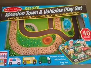 lot 94 image: Deluxe Wooden Town & Vehicles Play Set