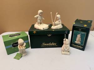 lot 65 image: Department 56 Snowbabies
