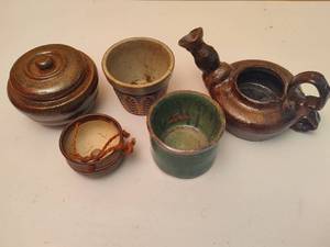 lot 111 image: Assorted Pottery