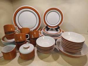 lot 173 image: Mikasa Mediterrania Burnt Orange Dinnerware