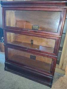 lot 183 image: Globe Wernicke Lawyers Bookcase