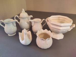lot 182 image: Vintage Porcelain Collectibles incl Belleek & DRP