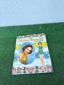 lot 7 image: Debbie Reynolds & Natalie Wood Cut-Out Dolls