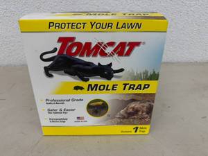 lot 40 image: Tomcat Mole Trap