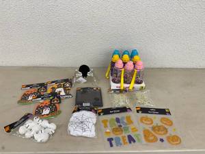 lot 48 image: New Halloween Decor & Water Bottles