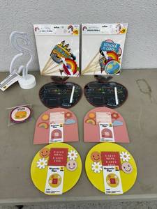 lot 66 image: Magnetic Signs, Photo Props & Table Top Decor