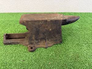 lot 86 image: Small Anvil