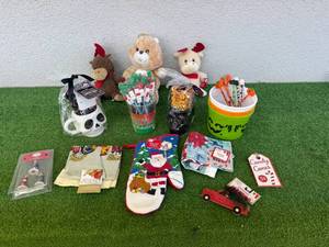 lot 125 image: New Holiday Items