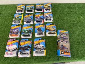 lot 134 image: 20 Hot Wheels
