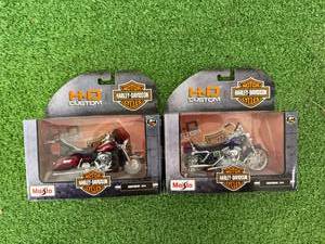 lot 163 image: Harley-Davidson 118 Scale Motorcycles