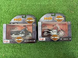 lot 164 image: Harley-Davidson 118 Scale Motorcycles