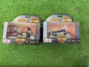 lot 165 image: Harley-Davidson 118 Scale Motorcycles