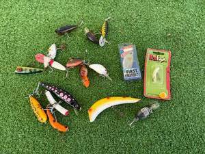 lot 197 image: Fishing Lures
