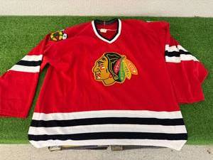 lot 94 image: Blackhawks Jersey Size TGXL