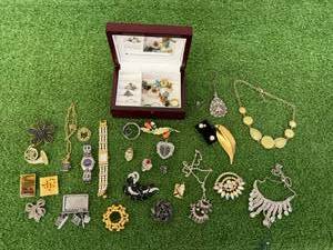 lot 101 image: Jewelry & Watches
