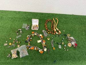 lot 116 image: Jewelry