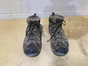 lot 442 image: Keen Utility Mens Flint II Waterproof Mid Soft Toe Hiking Boot Size 9D