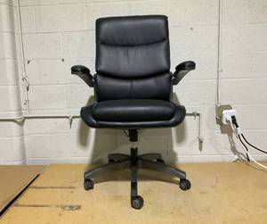 lot 105 image: La-Z-Boy Manager Office Chair