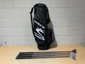 lot 4 image: Cobra LOT of 4 Golf Clubs and Bag ( Clubs 5,7,9,5H25) Right