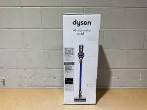lot 1 image: Dyson V8 Origin Extra