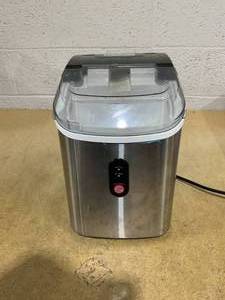 lot 252 image: ICYGLEE Countertop Ice Maker With handle