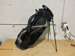 lot 169 image: Costway 9 Inch Golf Stand Bag Divider Carry Pockets Storage