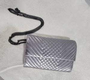 lot 22 image: Vince Camuto Silver Quilted Handbag Purse