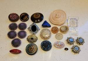 lot 64 image: Unique Vintage Fashion Button Collection