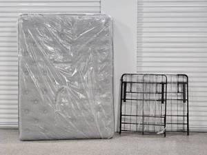 lot 57 image: Serta Simmons Brookton Plush Queen Mattress & Platform