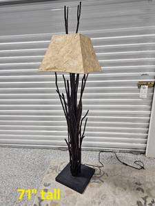 lot 31 image: Rustic Interior Branch Bundle Lamp