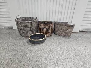 lot 60 image: Contemporary Dcor Basket Group