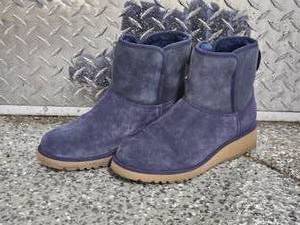 lot 62 image: Womens Uggs Blue