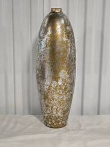 lot 96 image: Stunning Contemporary Vase - Gold  Silver