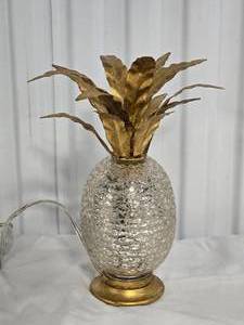 lot 93 image: Vintage Hollywood Regency Styled Pineapple Accent Lamp