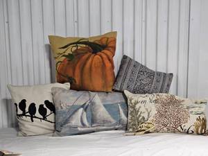lot 81 image: Stylish Print Accent Throw Pillow Collection  - (5)
