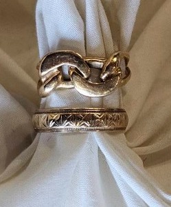 lot 23 image: 14K Gold Link Ring, 7g & 10K Detailed Wedding Band, 4g