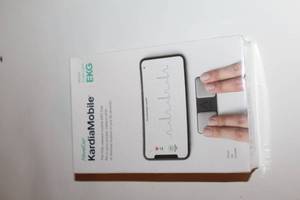 lot 29 image: Unopened AliveCor KardiaMobile Mobile EKG Single-Lead Monitor
