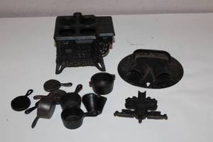 lot 31 image: Vintage Cast Iron Toy Queen Stove with Miniature Cookware Set